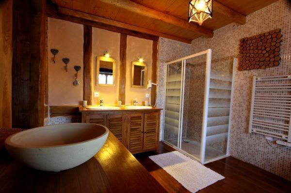 Le Domaine Des Papillons Hotell Beaujeu-Saint-Vallier-et-Pierrejux Eksteriør bilde