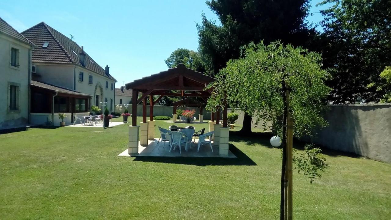 Le Domaine Des Papillons Hotell Beaujeu-Saint-Vallier-et-Pierrejux Eksteriør bilde