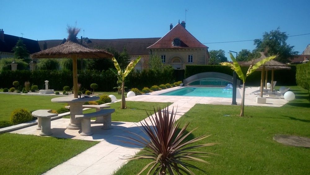 Le Domaine Des Papillons Hotell Beaujeu-Saint-Vallier-et-Pierrejux Eksteriør bilde