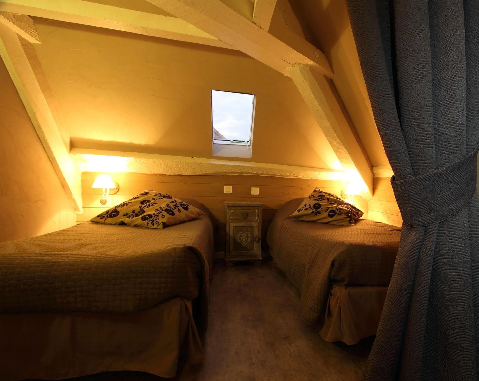 Le Domaine Des Papillons Hotell Beaujeu-Saint-Vallier-et-Pierrejux Eksteriør bilde