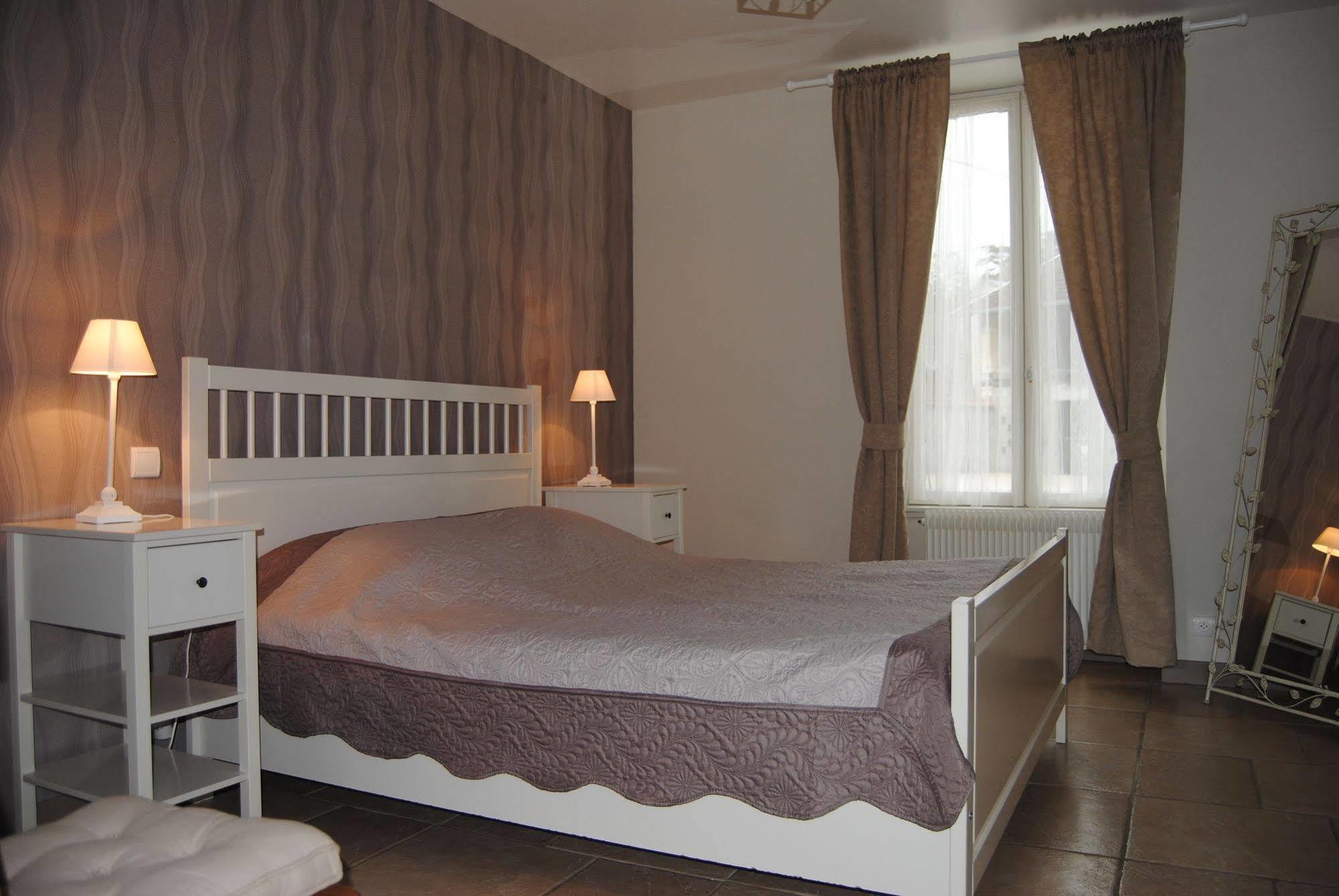 Le Domaine Des Papillons Hotell Beaujeu-Saint-Vallier-et-Pierrejux Eksteriør bilde