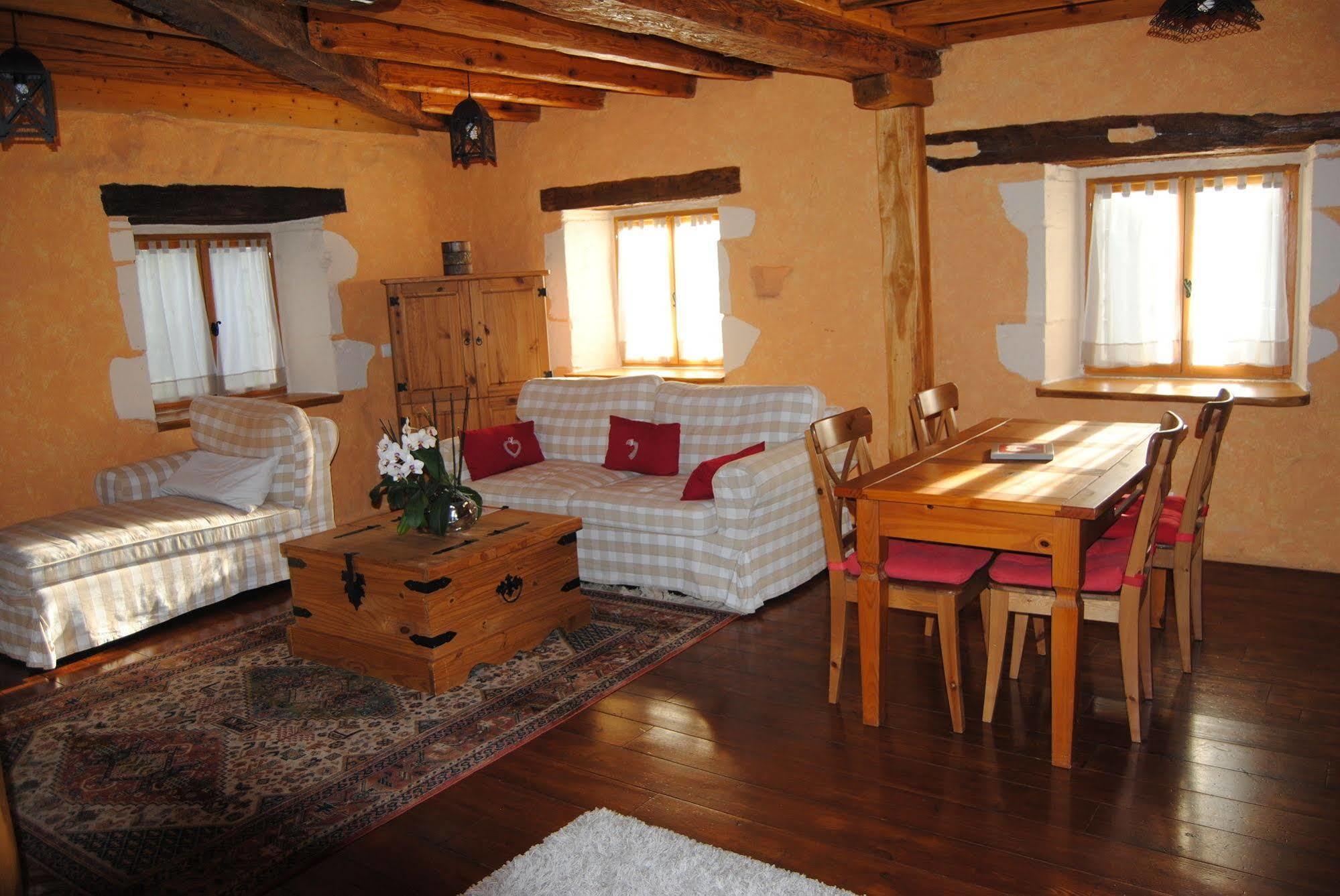 Le Domaine Des Papillons Hotell Beaujeu-Saint-Vallier-et-Pierrejux Eksteriør bilde