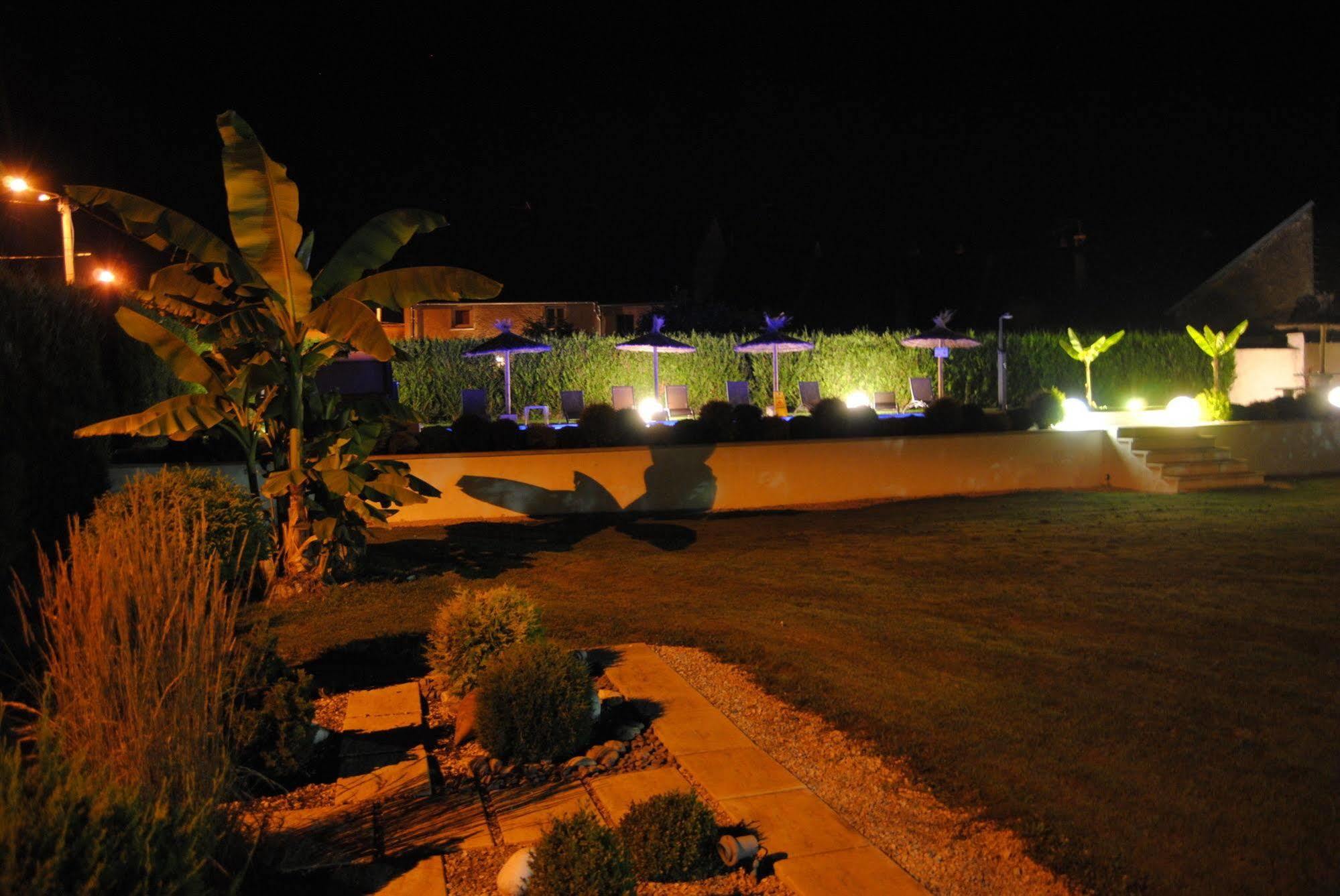 Le Domaine Des Papillons Hotell Beaujeu-Saint-Vallier-et-Pierrejux Eksteriør bilde