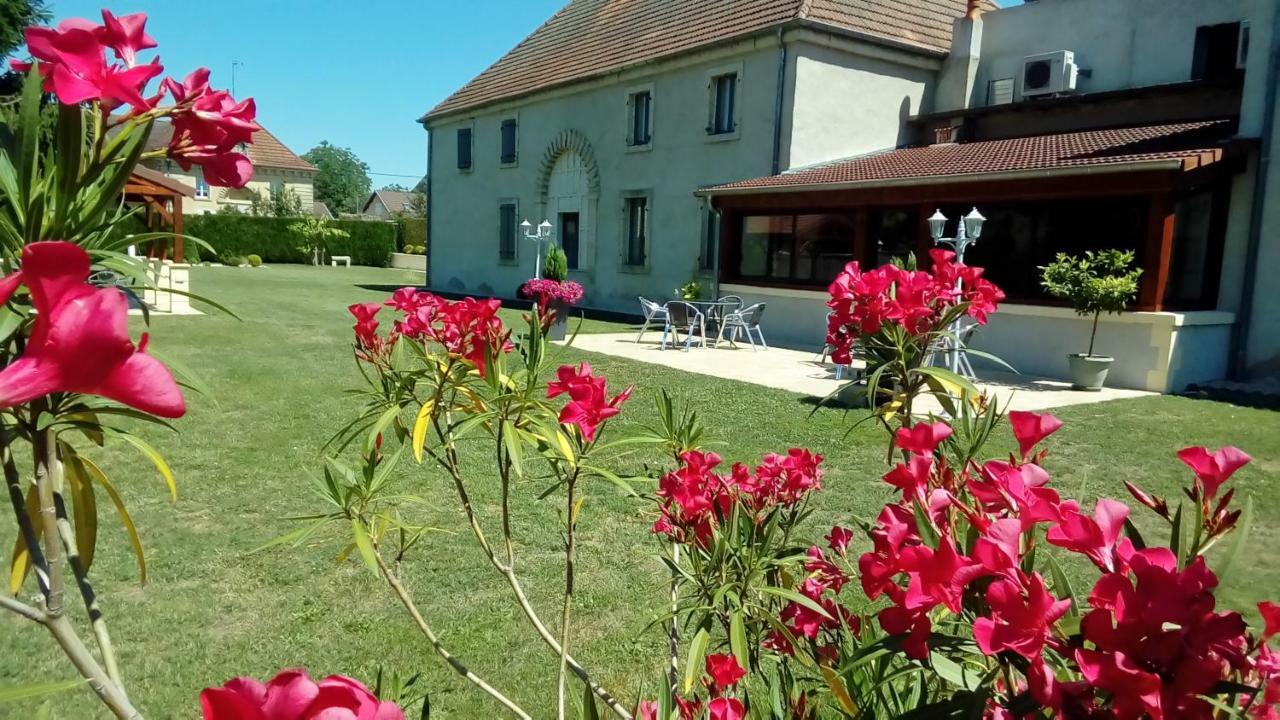 Le Domaine Des Papillons Hotell Beaujeu-Saint-Vallier-et-Pierrejux Eksteriør bilde