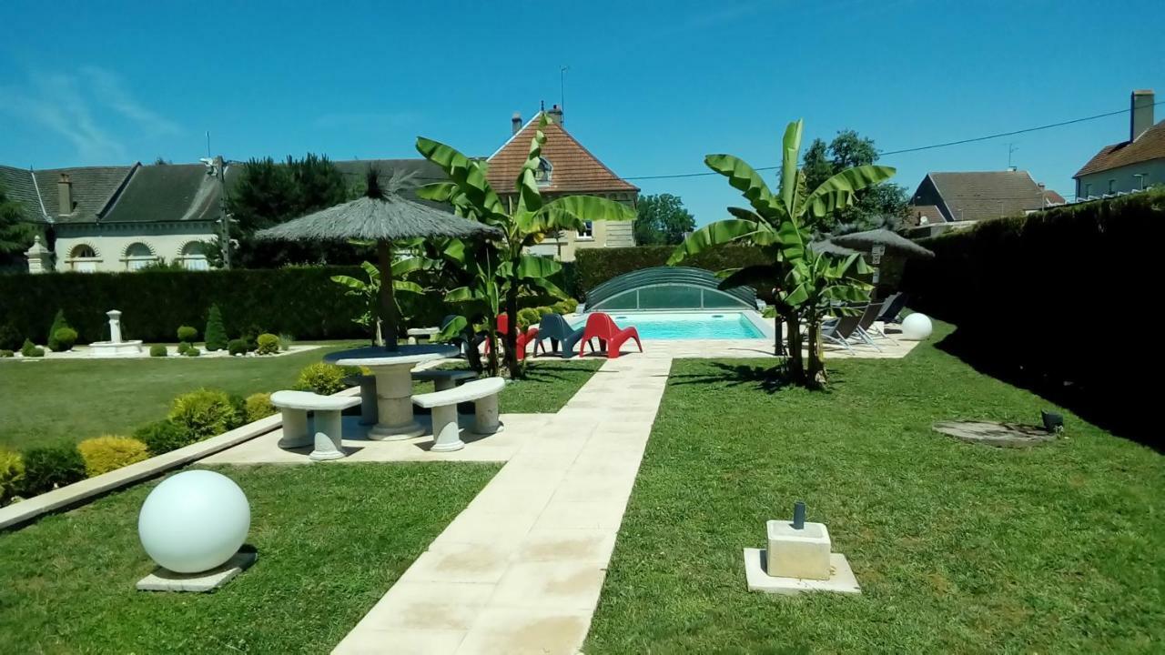 Le Domaine Des Papillons Hotell Beaujeu-Saint-Vallier-et-Pierrejux Eksteriør bilde